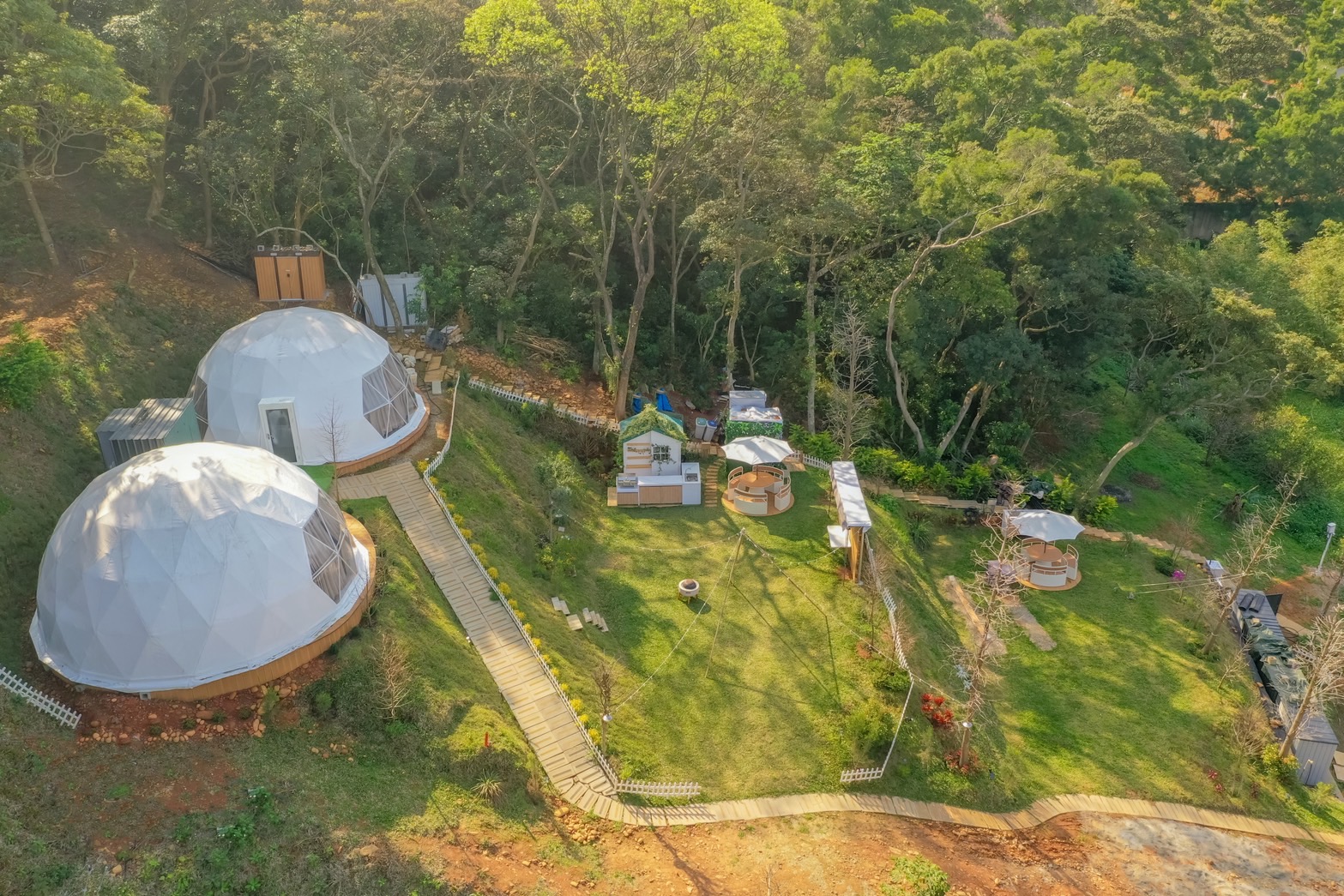 桃園露營車住宿 露營車 桃園豪華露營 楊梅露營區 森林露營