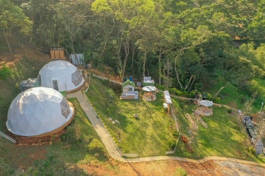 森林草地與戶外廚房聚餐空間