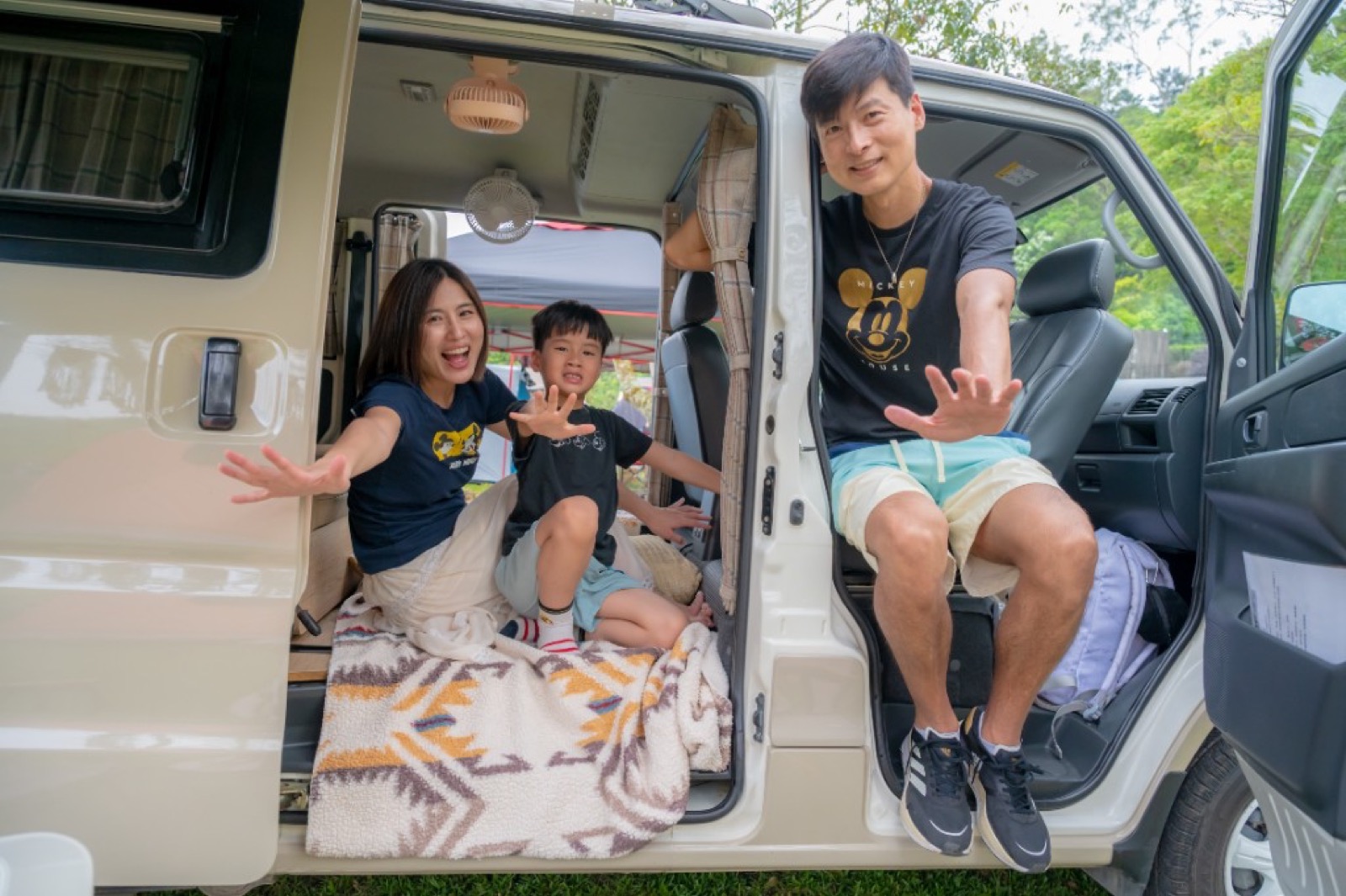露營風畢業照 家庭旅遊感 畢業家庭照