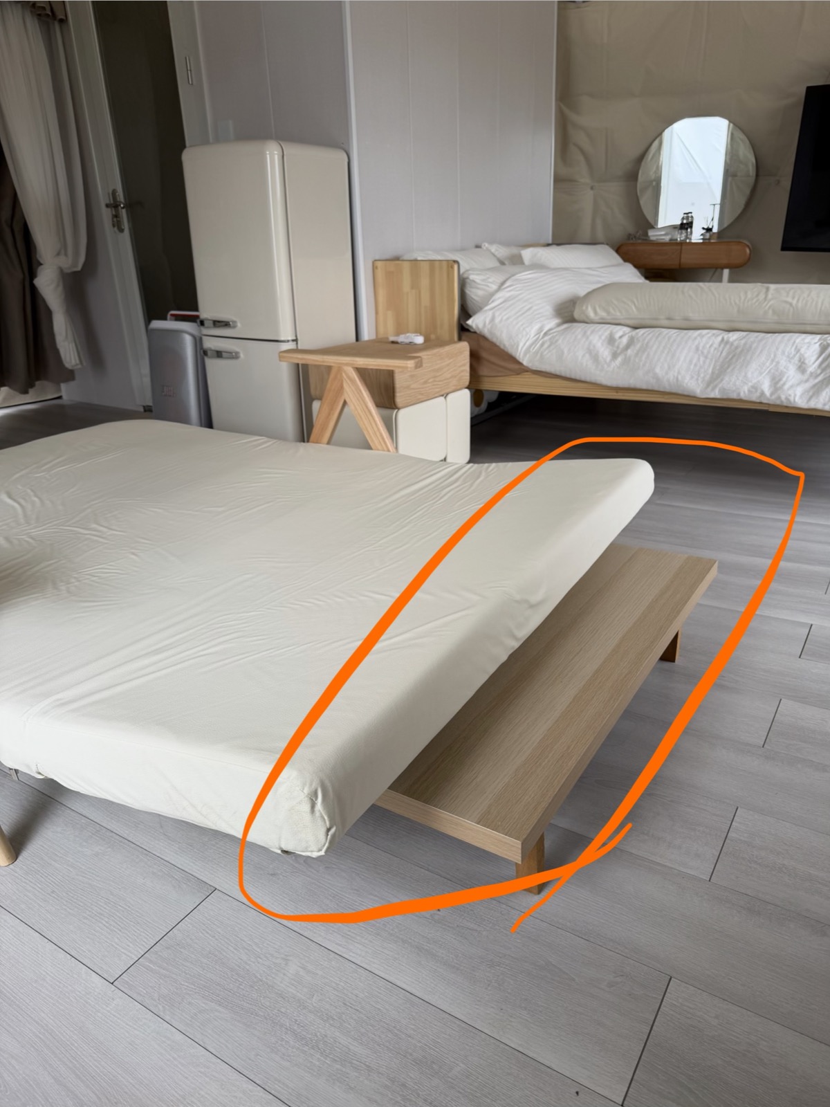 揪好森 沙發床 支撐 小桌子 橘色框框 交通與抵達指引